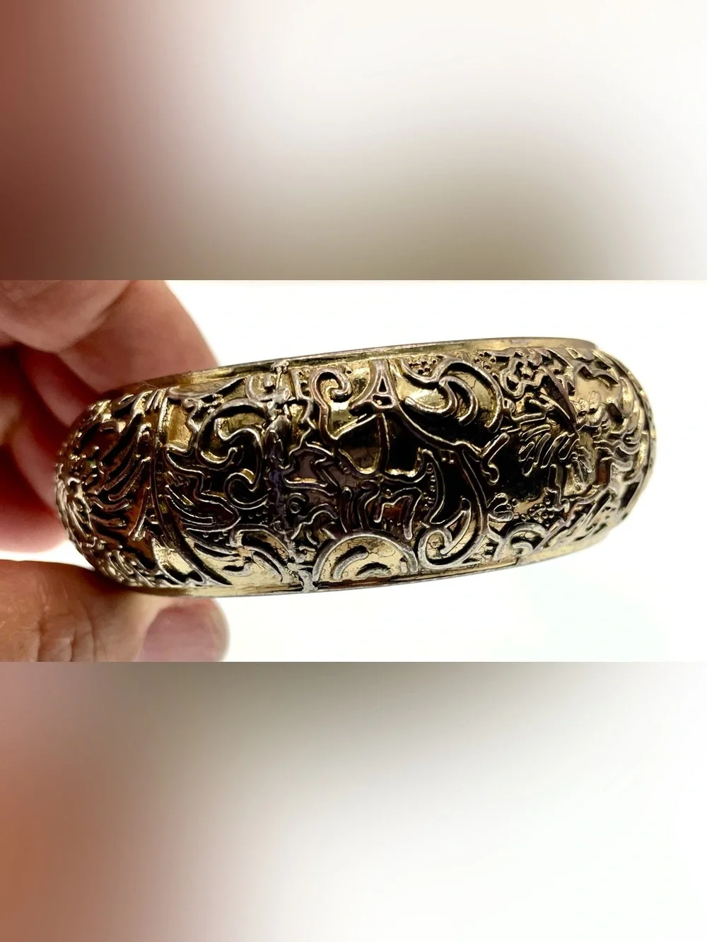 Vintage 1970s Antiqued Silver Tone Embossed Floral Scroll Wide Bangle Bracelet